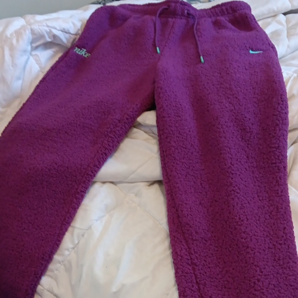 Nike Purple Sweatpants for Comfort and Style‎ - Picture 1 of 8